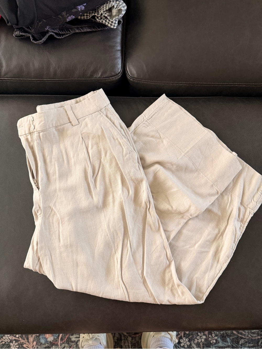 Women’s H&M lightweight linen cropped pants